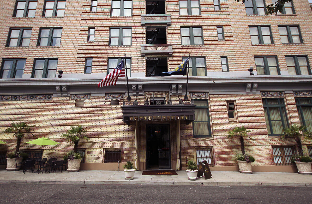 Hotel Deluxe Портленд Экстерьер фото